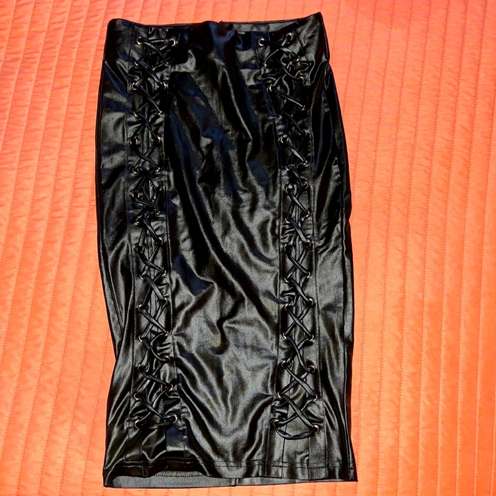 Faux leather tight pencil skirt